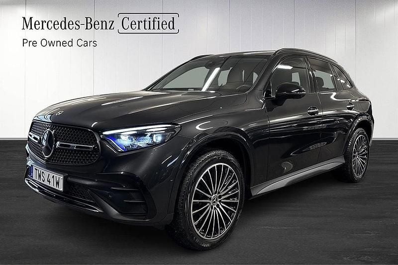 Grå Begagnad 2026 Mercedes GLC300e | 738 900 kr - Bild 1/4