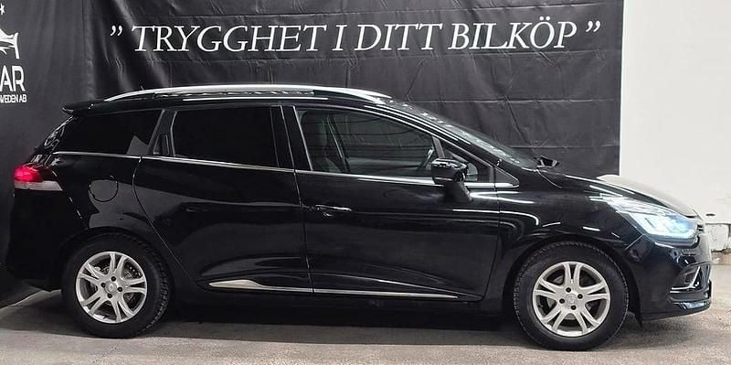 Begagnad Renault Clio GrandTour Intens 90 HK (66 kW) 2016 Svart Kombi