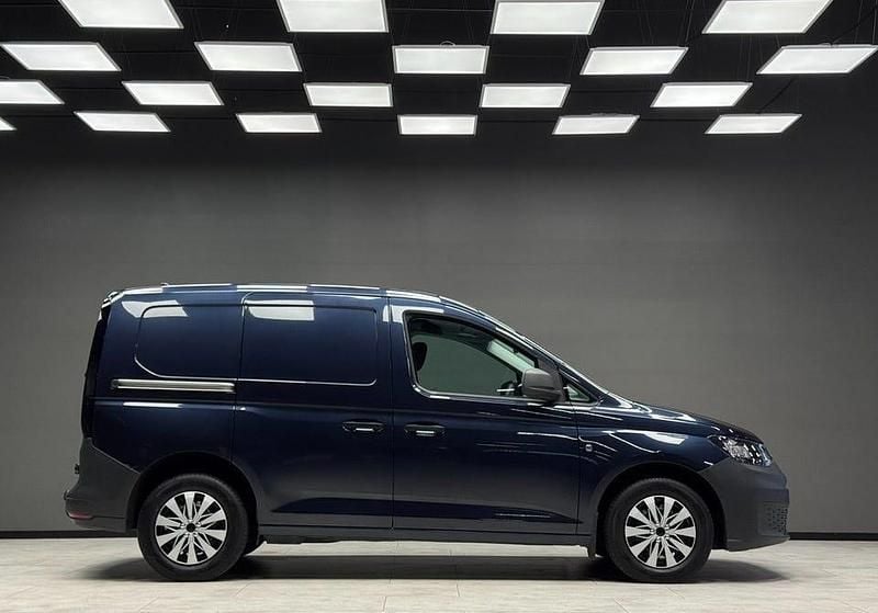 Begagnad VW Caddy 75 HK (55 kW) 2022 Blå Minibuss