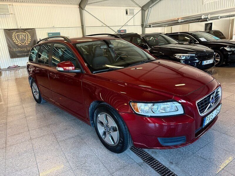 Röd Begagnad 2011 Volvo V50 Kombi | 79 900 kr (Lite dyr) - Bild 1/4
