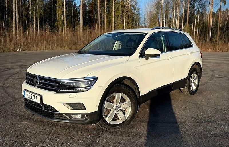Vit Begagnad 2018 VW Tiguan SUV | 199 900 kr (Superpris) - Bild 1/4