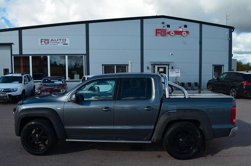 Grå Begagnad 2012 VW Amarok Highline Pickup | 109 000 kr (Marknadspris) - Bild 1/4