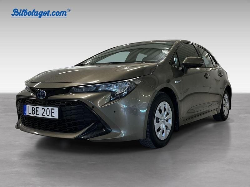 Grön Begagnad 2019 Toyota Corolla Hybrid Halvkombi | 179 900 kr (Bra pris) - Bild 1/4