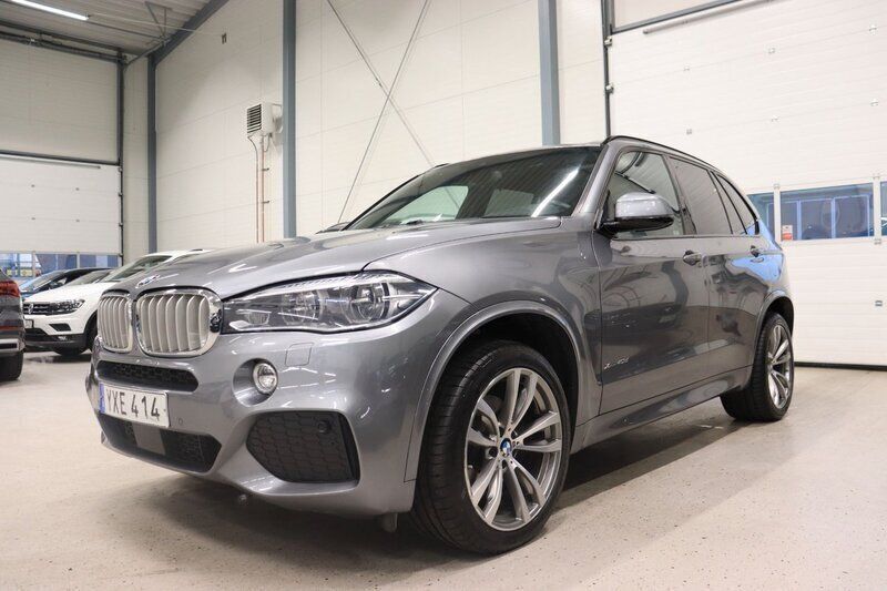 Grå Begagnad 2017 BMW X5 M Sport SUV | 449 800 kr (Dyr) - Bild 1/4
