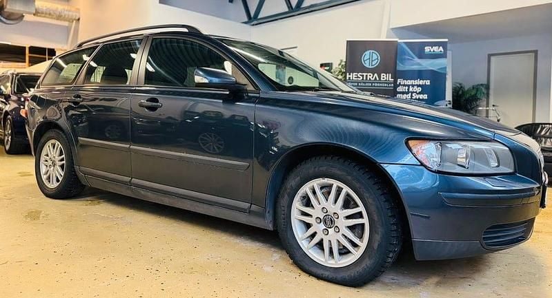 Blå Begagnad 2005 Volvo V50 Kombi | 34 900 kr (Marknadspris) - Bild 1/4