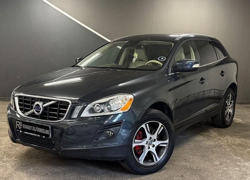 Grå Begagnad 2009 Volvo XC60 Summum SUV | 119 900 kr (Marknadspris) - Bild 1/4