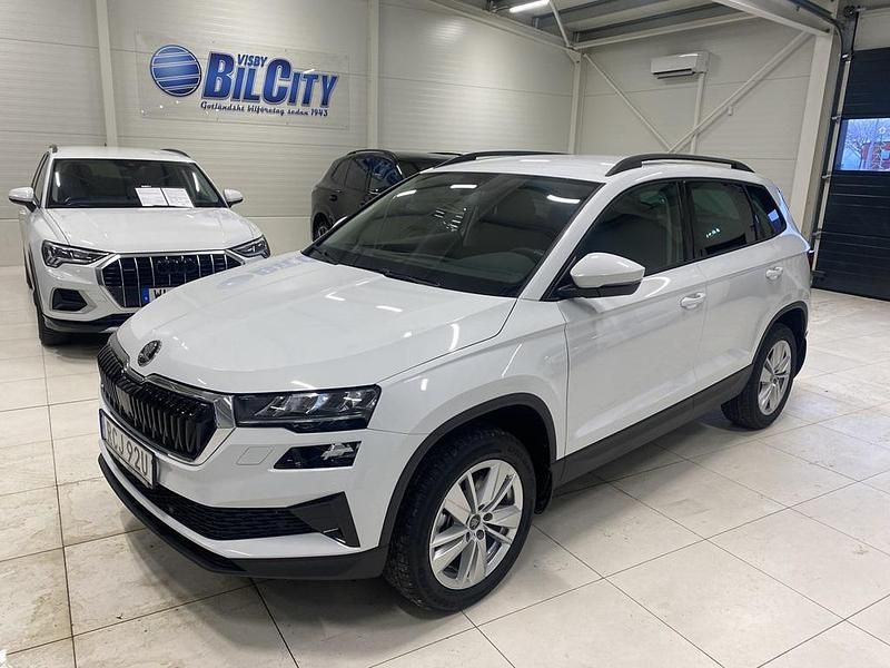 Vit Ny 2026 Skoda Karoq SUV | 369 900 kr (Marknadspris) - Bild 1/4
