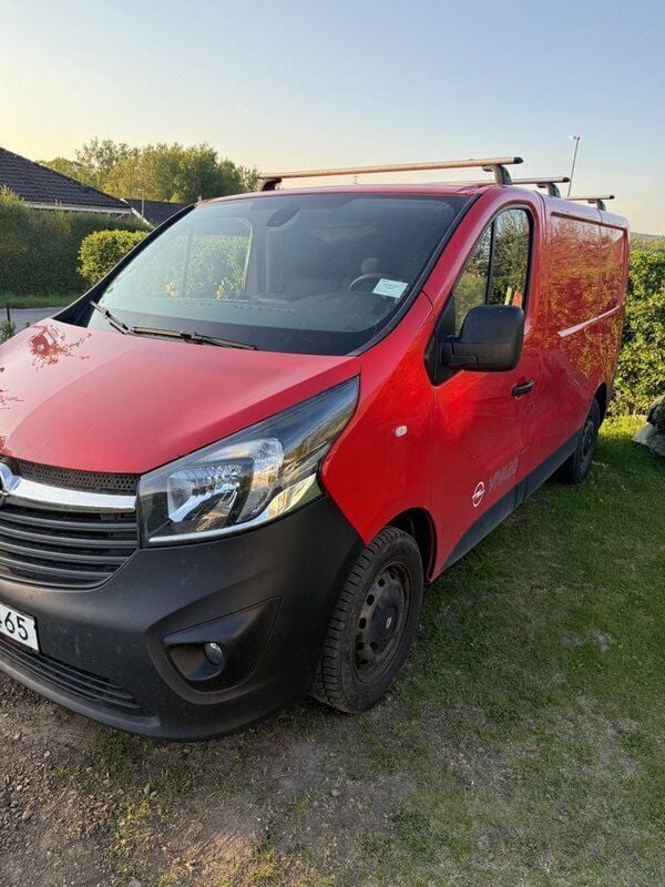 Röd Begagnad 2017 Opel Vivaro Van | 115 000 kr (Superpris) - Bild 1/4