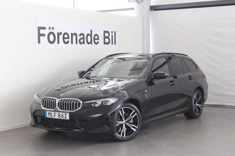 Svart Ny 2025 BMW 330e M Sport Kombi | 620 600 kr (Marknadspris) - Bild 1/4