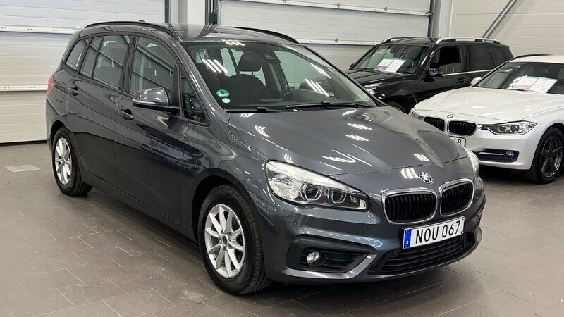 Grå Begagnad 2016 BMW 218 Gran Tourer Advantage Minibuss | 157 900 kr (Marknadspris) - Bild 1/4