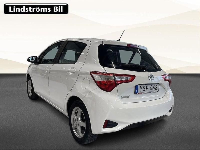 Begagnad Toyota Yaris Active 112 HK (82 kW) 2018 Vit Halvkombi