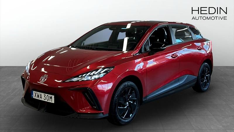 Röd Begagnad 2023 MG MG4 EV Halvkombi | 254 900 kr (Marknadspris) - Bild 1/4