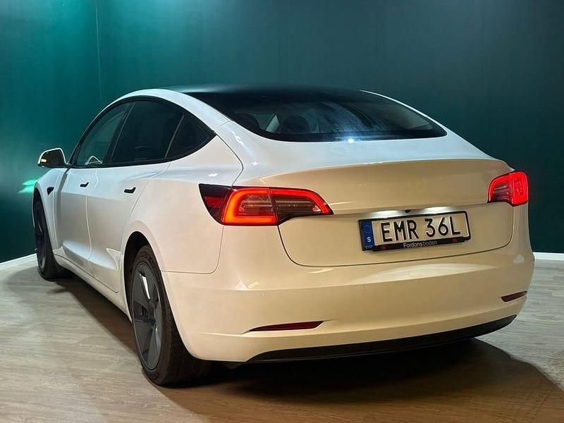 Begagnad Tesla Model 3 Long Range AWD 366 kW (498 HK) 2021 Vit Sedan