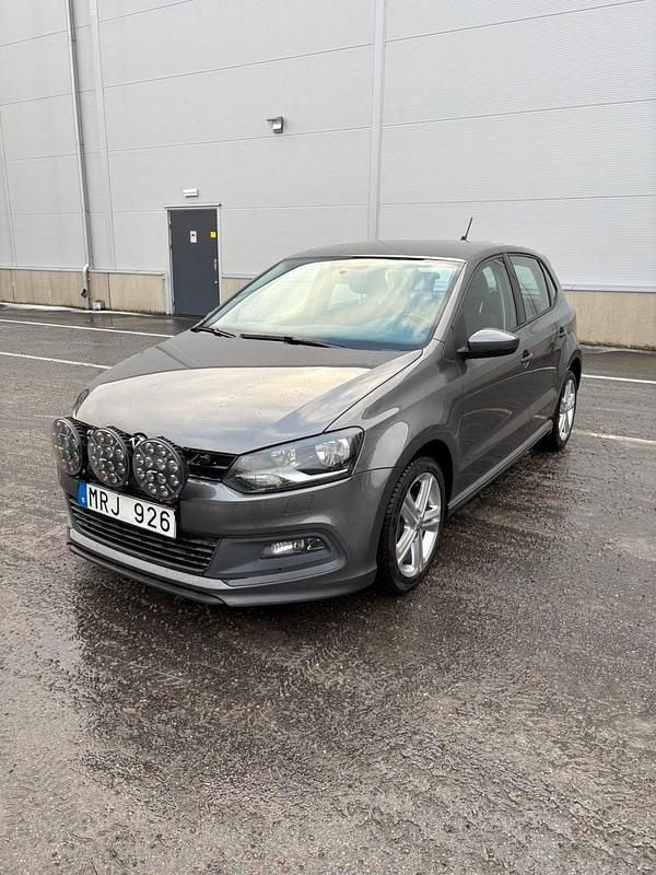 Begagnad 2013 VW Polo R-line Halvkombi | 72 000 kr (Marknadspris) - Bild 1/4