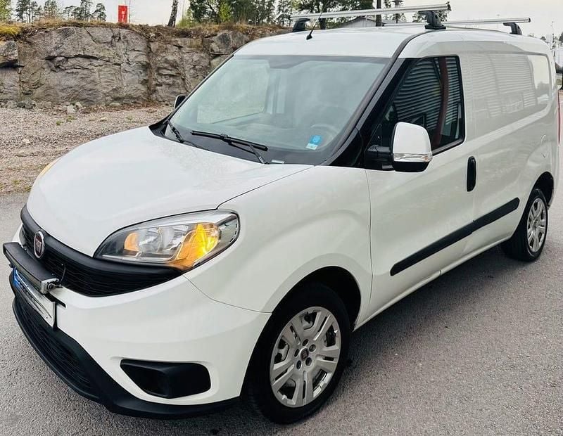 Vit Begagnad 2017 Fiat Doblò Minibuss | 64 900 kr (Superpris) - Bild 1/4