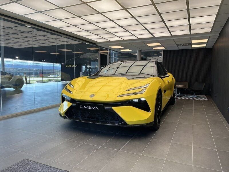 Gul (yellow) Begagnad 2024 Lotus Emeya Halvkombi | 1 799 900 kr - Bild 1/4