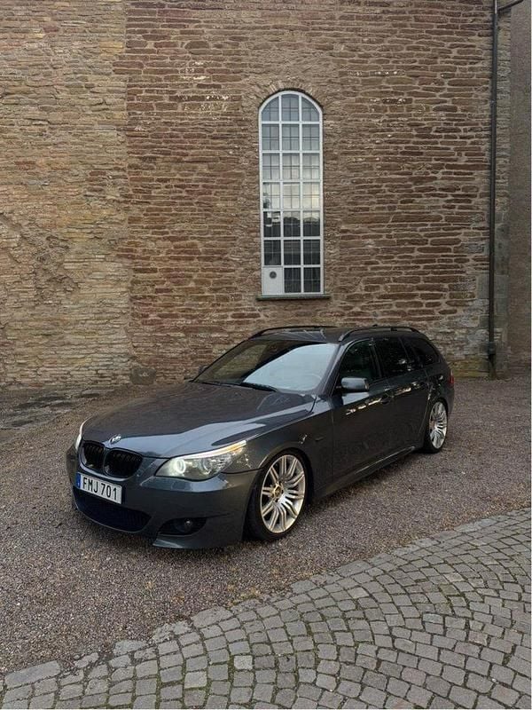 Grå Begagnad 2007 BMW 535 M Sport Kombi | 130 000 kr (Marknadspris) - Bild 1/4
