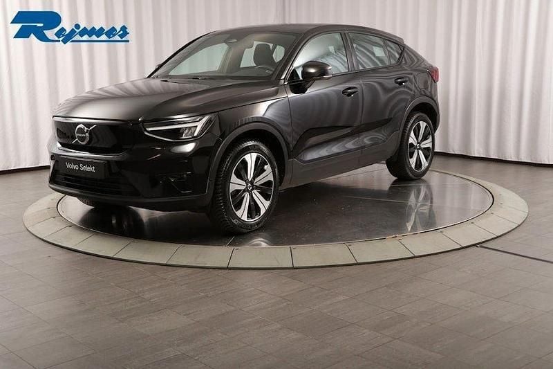Svart Begagnad 2022 Volvo EC40 Plus SUV | 309 900 kr (Marknadspris) - Bild 1/4