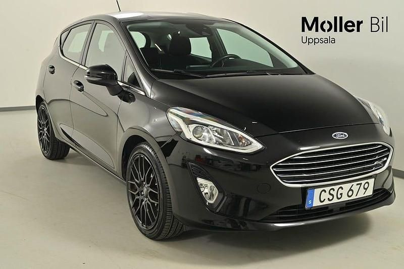 Svart Begagnad 2018 Ford Fiesta Titanium Halvkombi | 119 000 kr (Marknadspris) - Bild 1/3