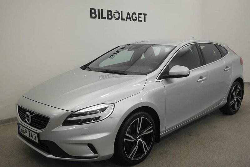 Silver Begagnad 2017 Volvo V40 Business Edition Kombi | 225 800 kr (Lite dyr) - Bild 1/4
