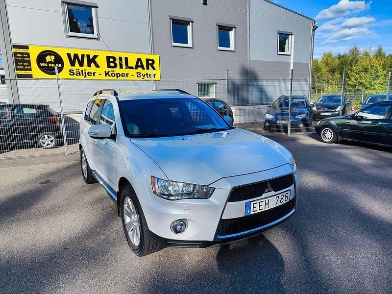 Vit Begagnad 2011 Mitsubishi Outlander SUV | 99 900 kr (Lite dyr) - Bild 1/4