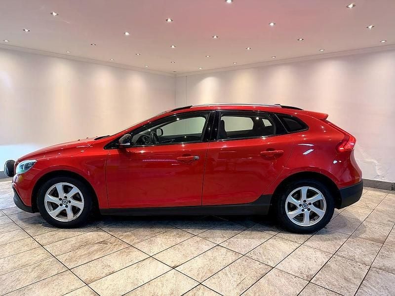 Begagnad Volvo V40 Momentum 114 HK (83 kW) 2014 Röd Halvkombi