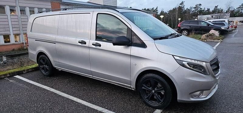 Briljantsilver metallic Begagnad 2018 Mercedes Vito Van | 249 000 kr (Superpris) - Bild 1/4