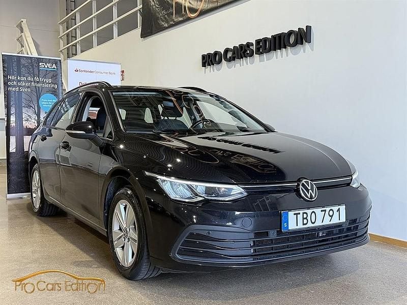 Begagnad VW Golf VIII 131 HK (96 kW) 2022 Svart Kombi
