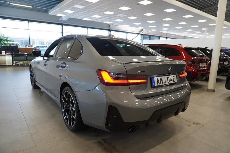 Begagnad BMW 330e M Sport 2025 Grå Sedan