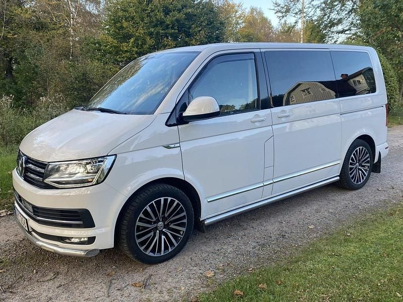 Vit Begagnad 2018 VW Multivan Highline Minibuss | 348 000 kr (Bra pris) - Bild 1/4