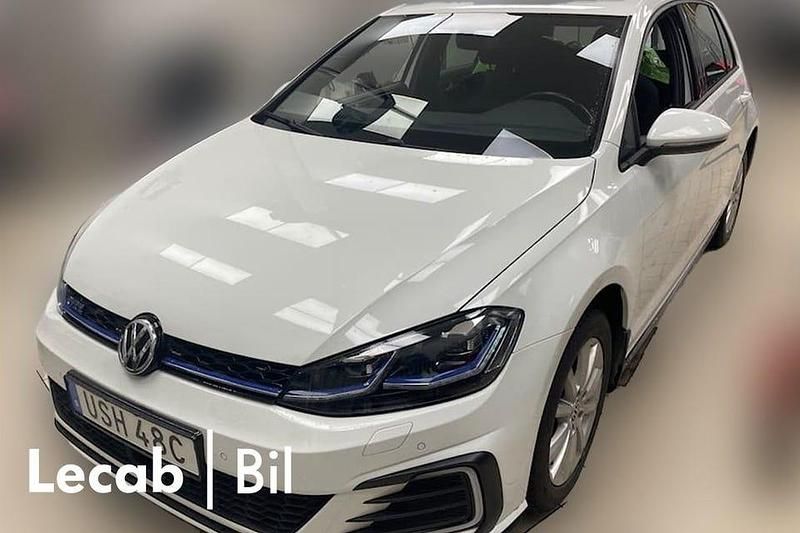 Pure white Begagnad 2020 VW Golf VII GTD Kombi | 209 500 kr (Marknadspris) - Bild 1/1