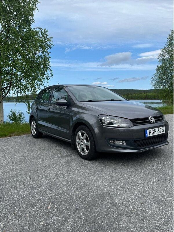 Grå Begagnad 2011 VW Polo Halvkombi | 60 500 kr (Marknadspris) - Bild 1/4