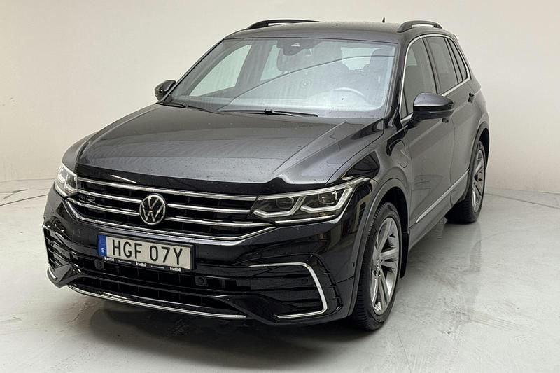 Svart Begagnad 2021 VW Tiguan R-line SUV | 299 000 kr (Bra pris) - Bild 1/4