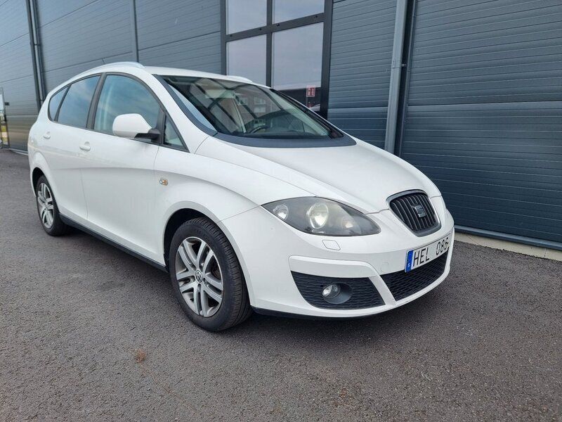 Vit Begagnad 2012 Seat Altea XL Minibuss | 49 900 kr (Marknadspris) - Bild 1/4