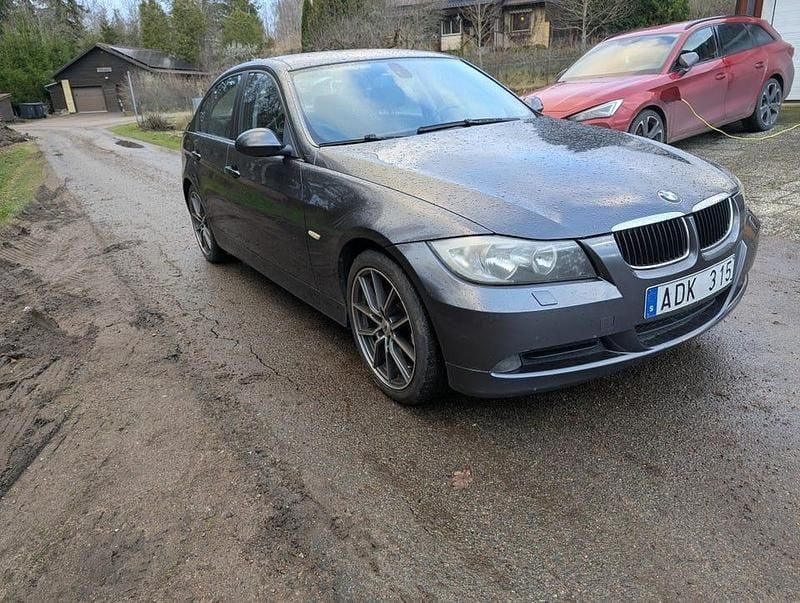 Begagnad BMW 318 129 HK (94 kW) 2007 Sedan