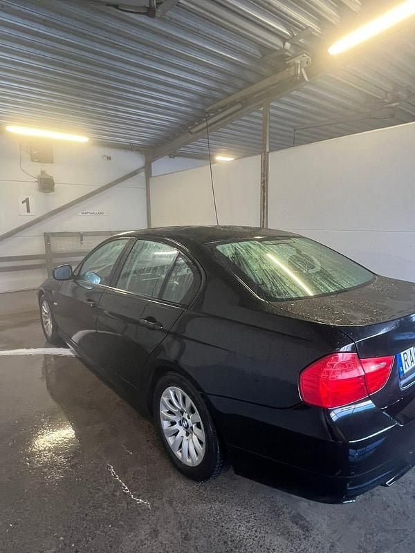 Begagnad BMW 320 170 HK (125 kW) 2009 Sedan