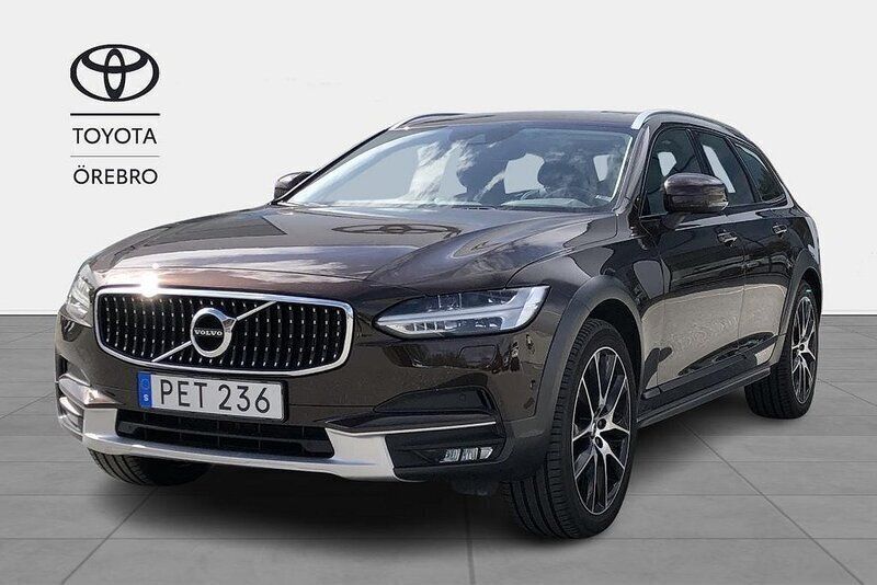 Mörkbrun Begagnad 2017 Volvo V90 CC Inscription Kombi | 334 900 kr (Bra pris) - Bild 1/4