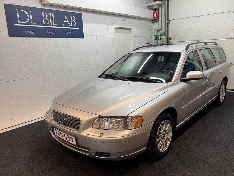 Ljusgrå (grå) Begagnad 2007 Volvo V70 Kinetic Kombi | 59 900 kr (Dyr) - Bild 1/4