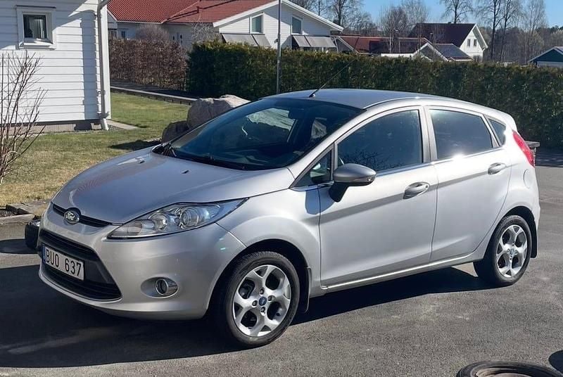 Begagnad 2011 Ford Fiesta Halvkombi | 32 000 kr (Marknadspris) - Bild 1/4