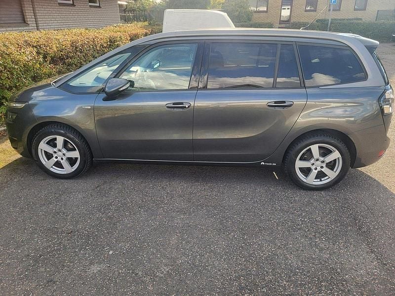 Grå Begagnad 2014 Citroën Grand C4 Picasso Minibuss | 90 000 kr (Superpris) - Bild 1/4