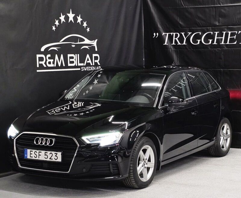 Svart Begagnad 2018 Audi A3 Halvkombi | 154 800 kr (Marknadspris) - Bild 1/4