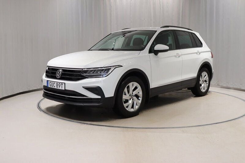 Vit Begagnad 2022 VW Tiguan SUV | 268 800 kr (Bra pris) - Bild 1/4