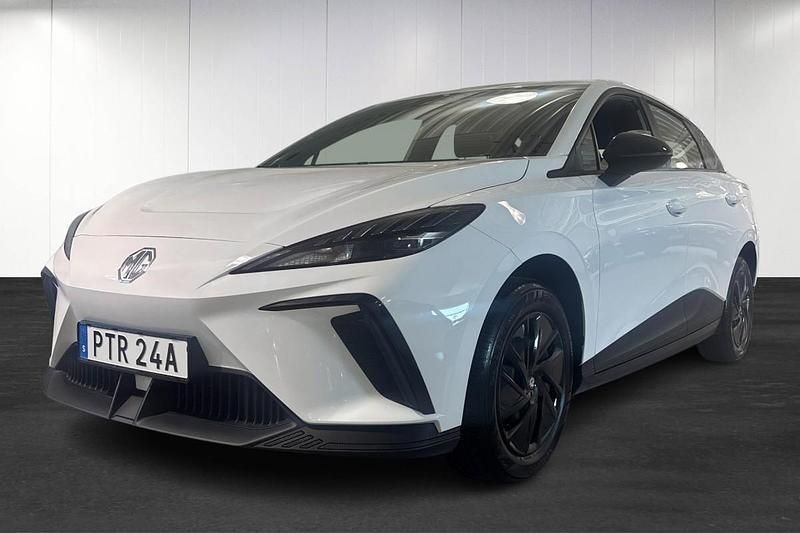Vit (white) Begagnad 2023 MG MG4 EV Halvkombi | 289 900 kr - Bild 1/4