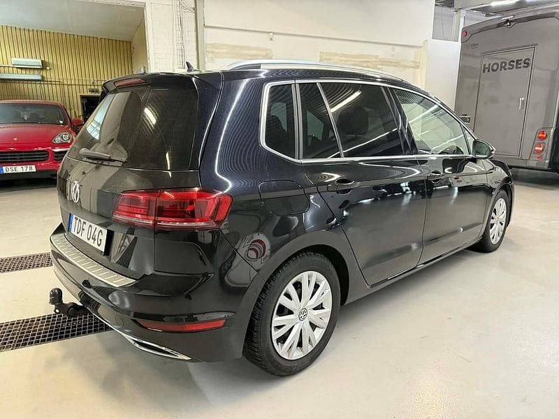 Begagnad VW Golf VII Highline 150 HK (110 kW) 2018 Svart Halvkombi