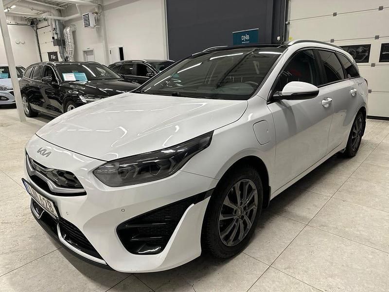 Begagnad Kia Ceed Sportswagon Advance 141 HK (103 kW) 2022 Vit Kombi