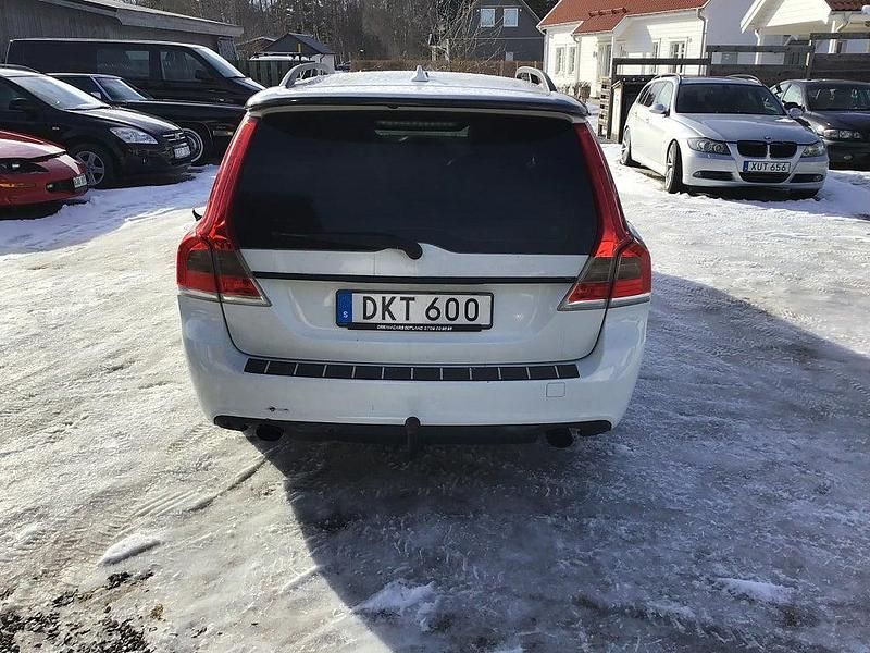 Begagnad Volvo V70 Momentum 181 HK (133 kW) 2014 Vit Kombi