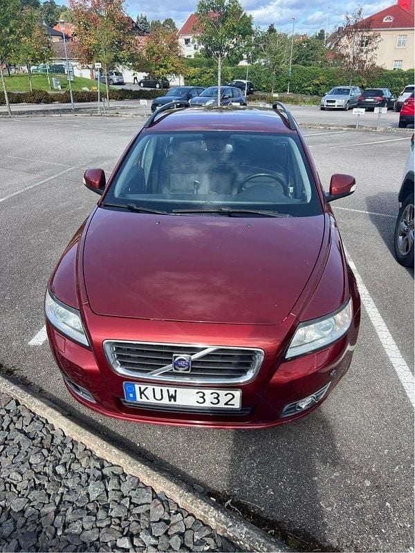 Röd Begagnad 2010 Volvo V50 Kombi | 28 000 kr (Bra pris) - Bild 1/4