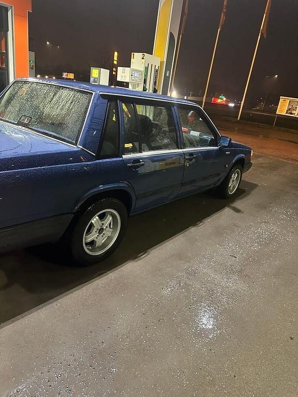 Begagnad 1990 Volvo 740 Sedan | 42 000 kr - Bild 1/4