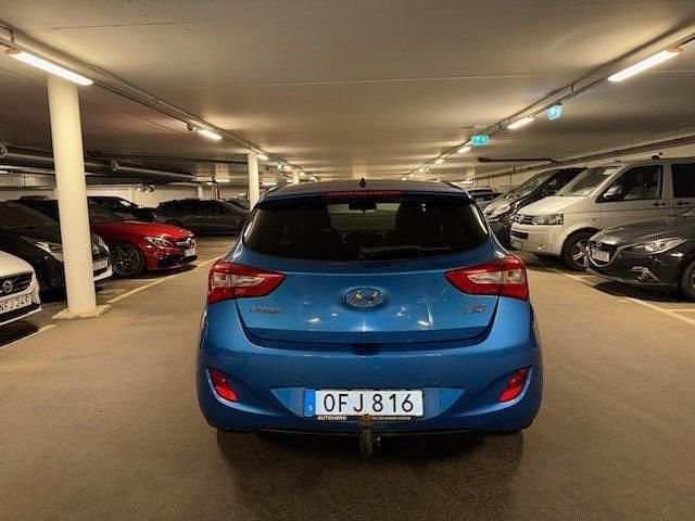 Blå Begagnad 2017 Hyundai i30 Premium Halvkombi | 132 000 kr (Marknadspris) - Bild 1/4