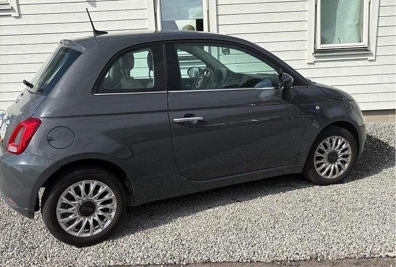 Grå Begagnad 2019 Fiat 500 Sedan | 129 000 kr (Marknadspris) - Bild 1/4